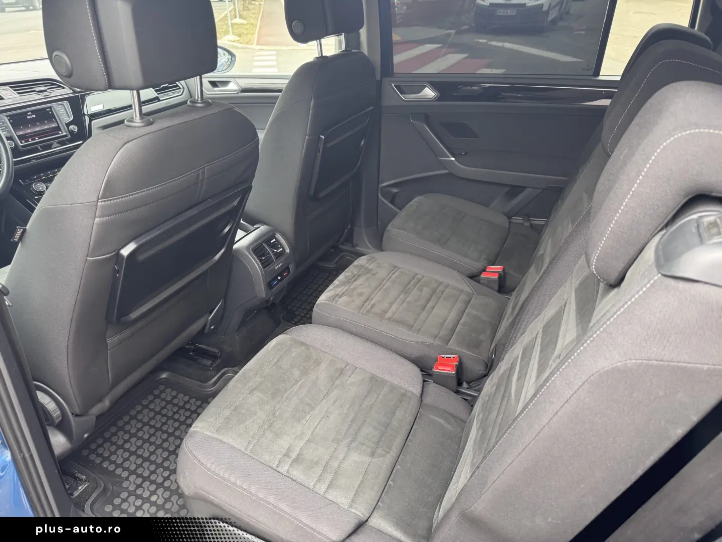 VW Touran   2016  cutie automată  7 Locuri