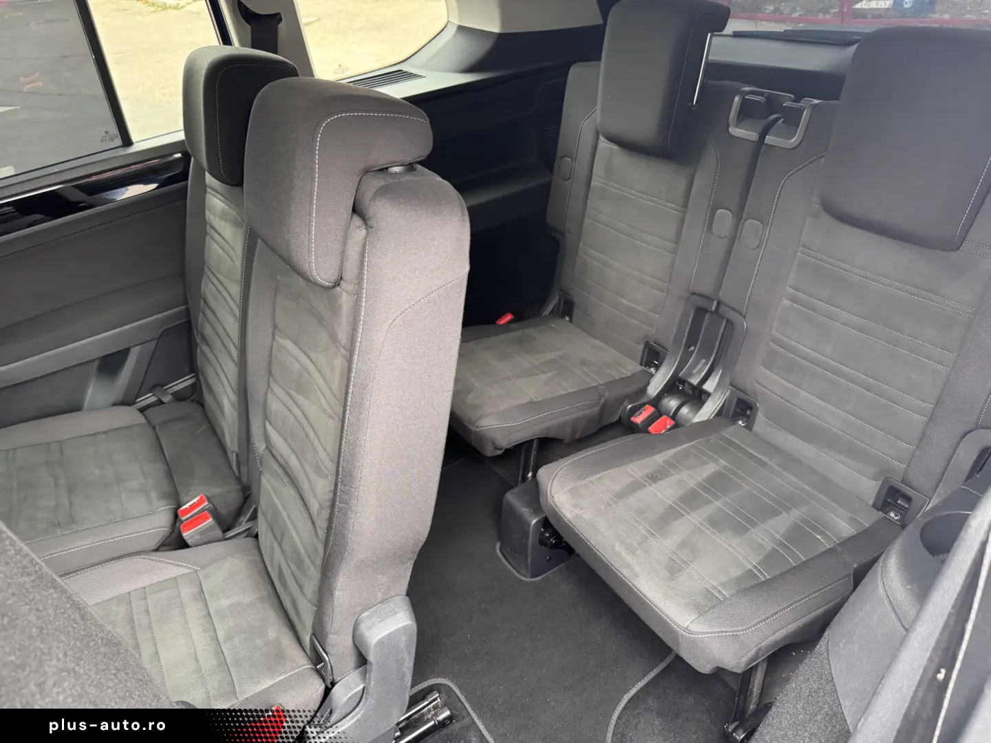 VW Touran   2016  cutie automată  7 Locuri