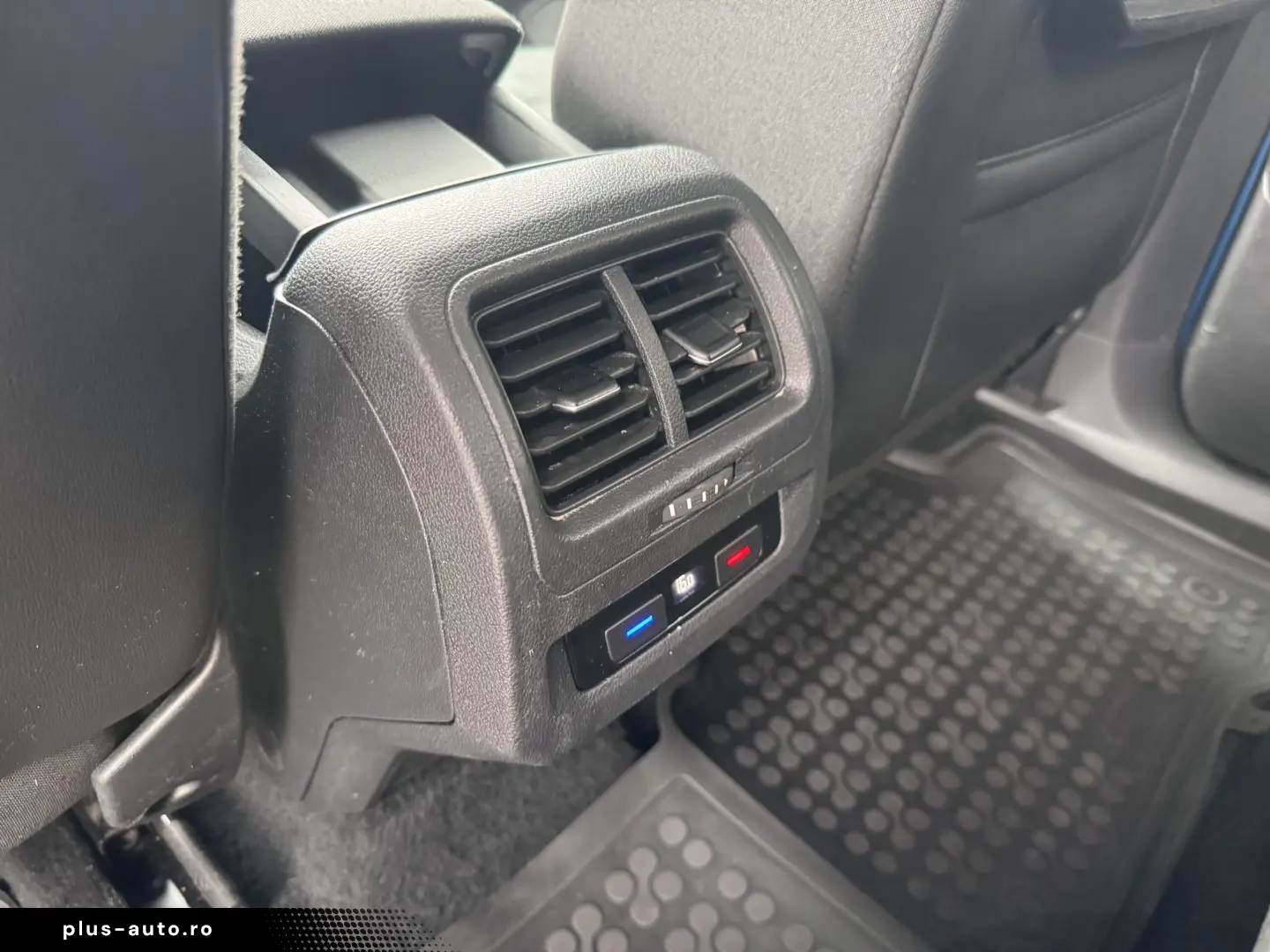 VW Touran   2016  cutie automată  7 Locuri