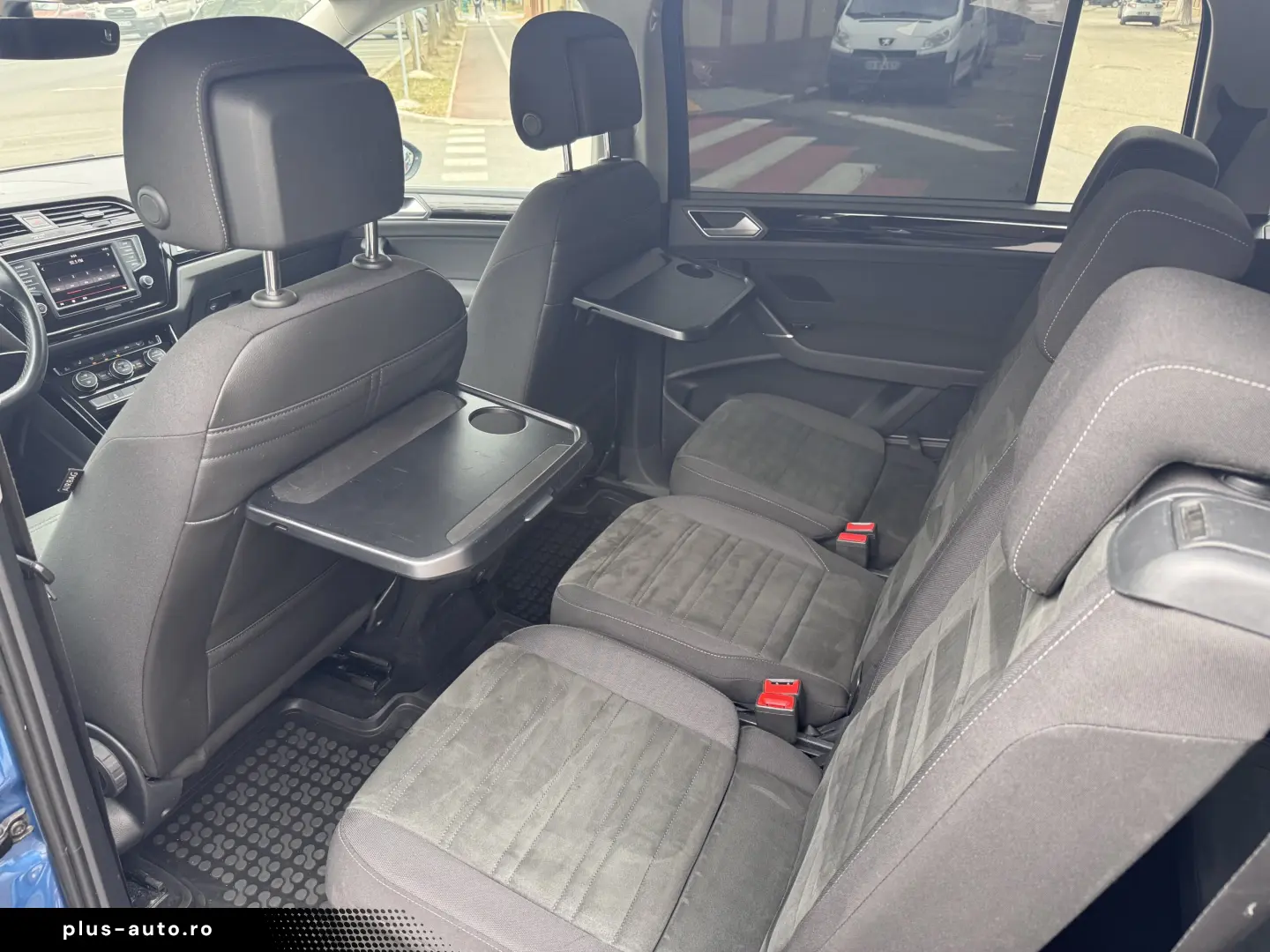 VW Touran   2016  cutie automată  7 Locuri