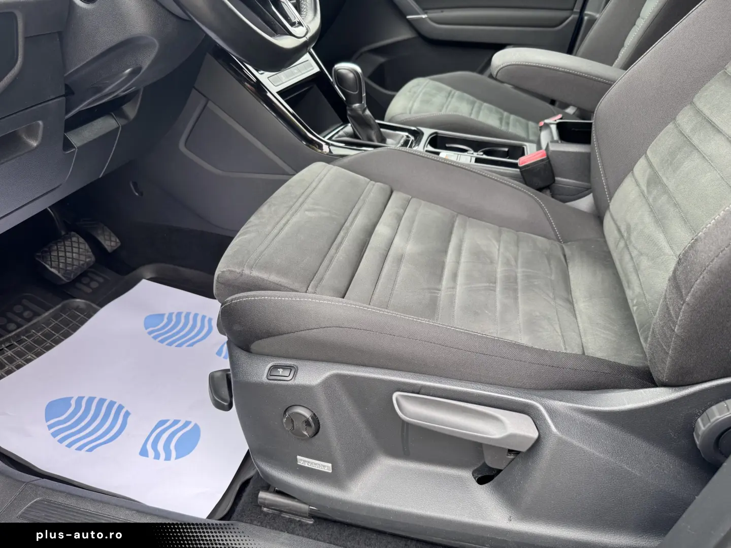 VW Touran   2016  cutie automată  7 Locuri