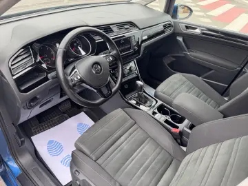VW Touran   2016  cutie automată  7 Locuri