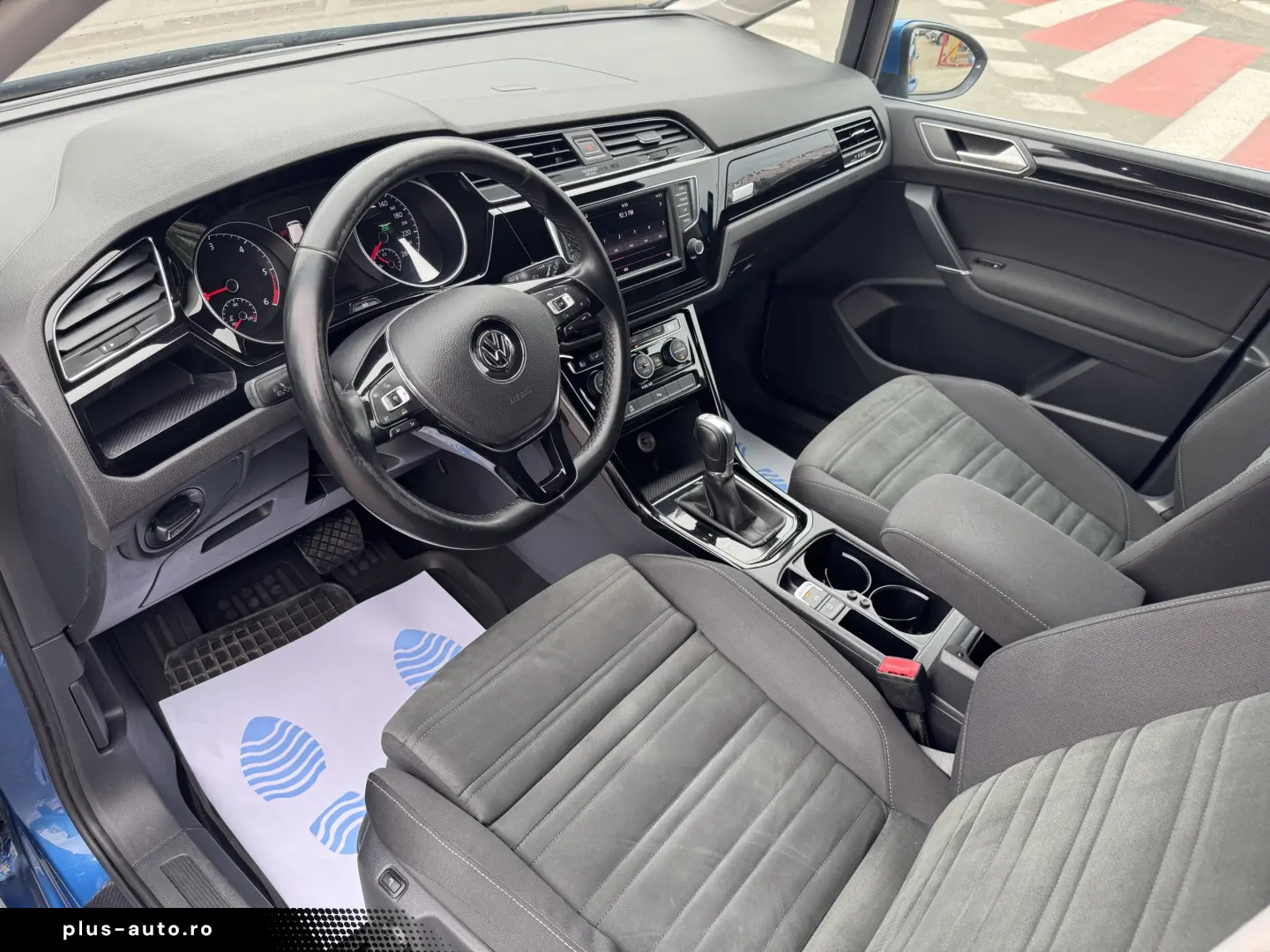 VW Touran   2016  cutie automată  7 Locuri