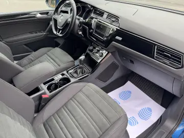 VW Touran   2016  cutie automată  7 Locuri