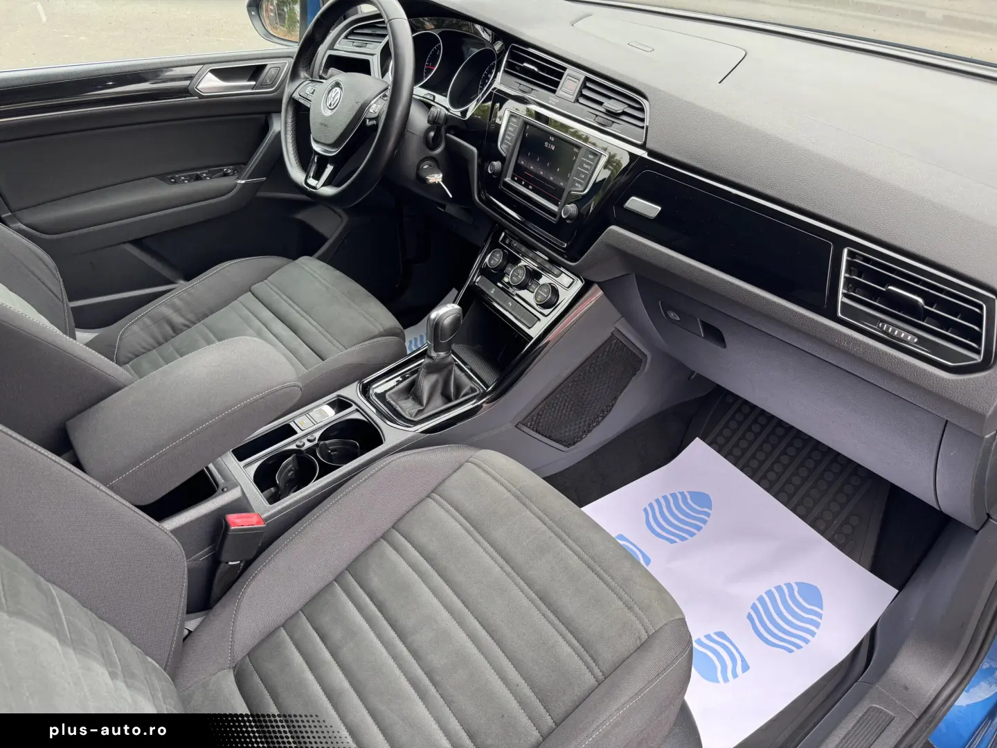 VW Touran   2016  cutie automată  7 Locuri