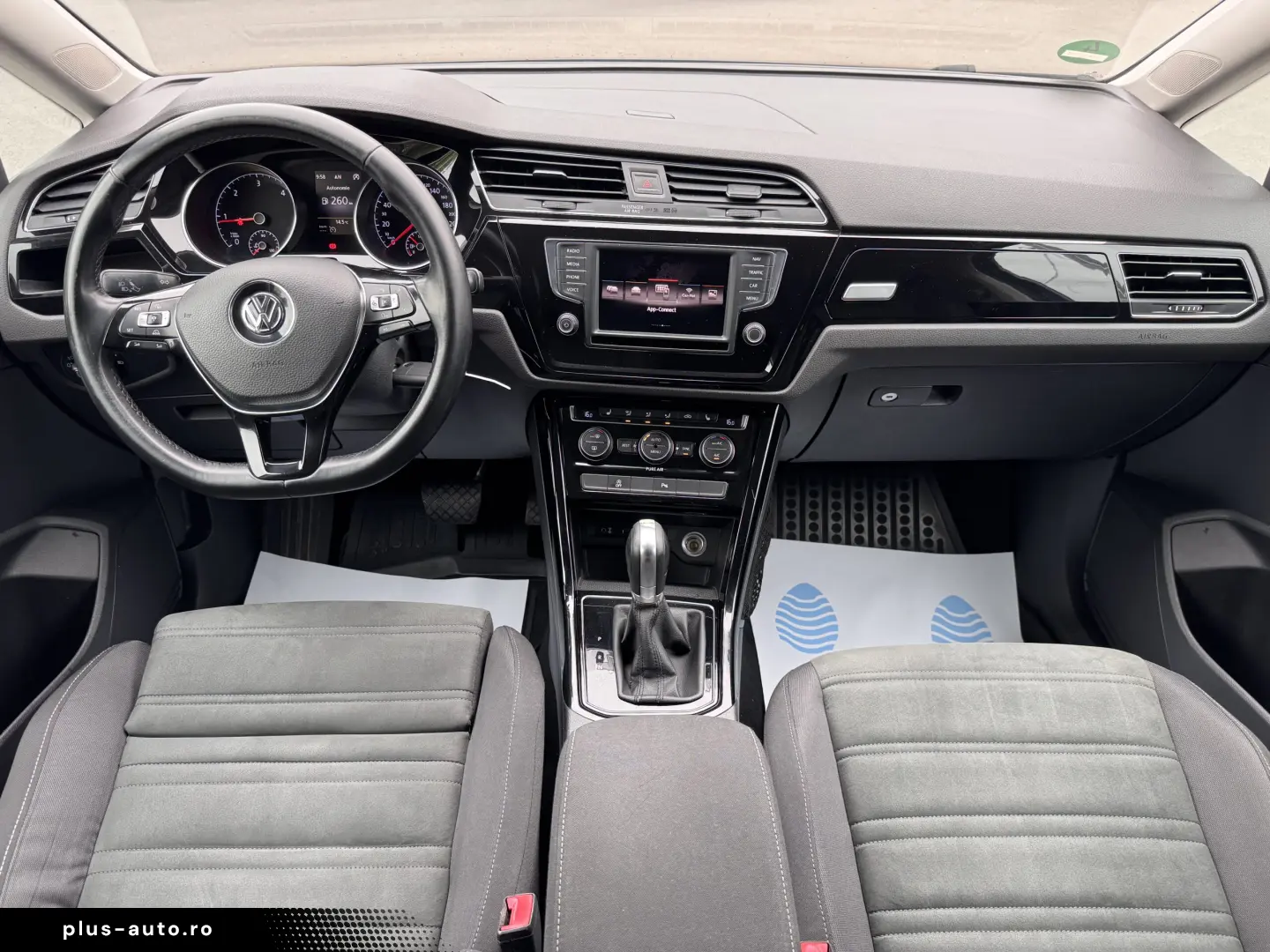 VW Touran   2016  cutie automată  7 Locuri