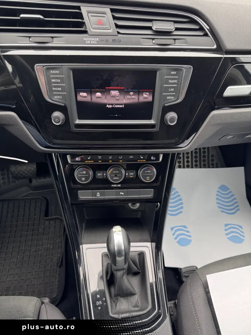 VW Touran   2016  cutie automată  7 Locuri