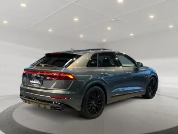 AUDI Q8 50 3.0 TDI quattro Fahrassist AHK Pano SHD
