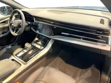 AUDI Q8 50 3.0 TDI quattro Fahrassist AHK Pano SHD