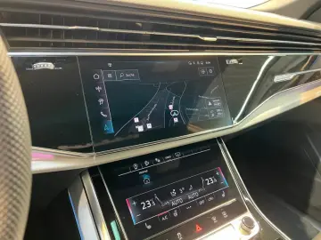 AUDI Q8 50 3.0 TDI quattro Fahrassist AHK Pano SHD