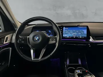 BMW iX1 xDrive30 PANO ACC 360 LederSportstz HUD H&K