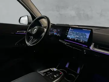 BMW iX1 xDrive30 PANO ACC 360 LederSportstz HUD H&K