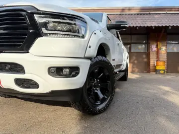 DODGE V8 OFFROAD LIFT BÜGEL LED 4X4 NAVI AHK GARANTIE