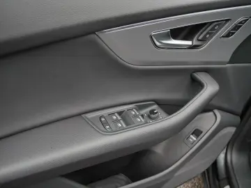 AUDI Q8 50 TDI quattro S line AHK HuD Air Pano 360