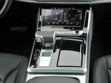 AUDI Q8 50 TDI qu. AHK Matrix Panorama Air HuD Sound