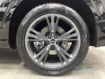 AUDI Q8 S line 50 TDI Pano AHK HUD Matrix RFK ACC