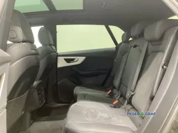 AUDI Q8 S line 50 TDI Pano AHK HUD Matrix RFK ACC