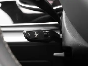 AUDI Q8 50 TDI quattro S line LM22 HD Matrix HuD AHK