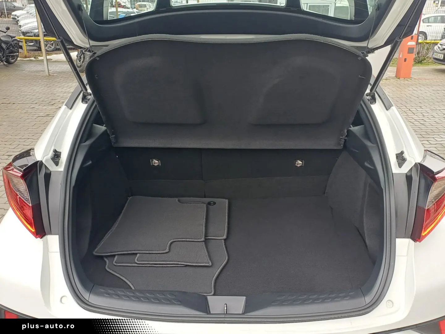 Toyota C-HR 1.8 Hybrid 122 CP 4x2 Center