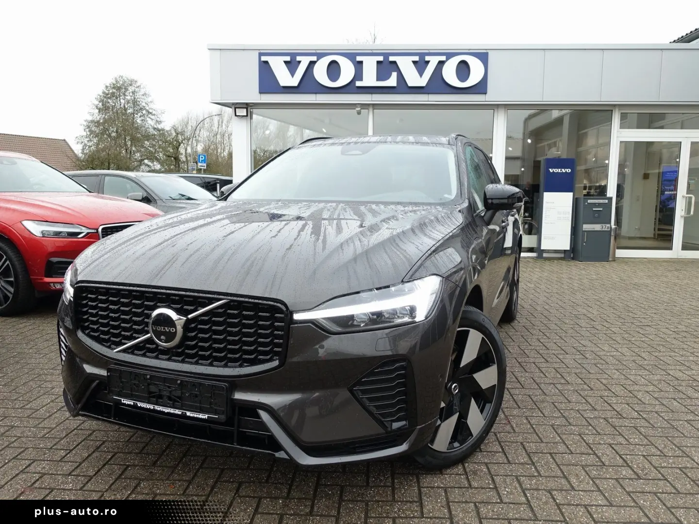 VOLVO XC60 Plus Dark T6 AWD Plug-in 360  Pano H&K