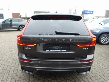 VOLVO XC60 Plus Dark T6 AWD Plug-in 360  Pano H&K