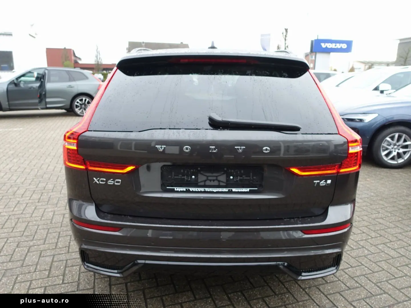VOLVO XC60 Plus Dark T6 AWD Plug-in 360  Pano H&K
