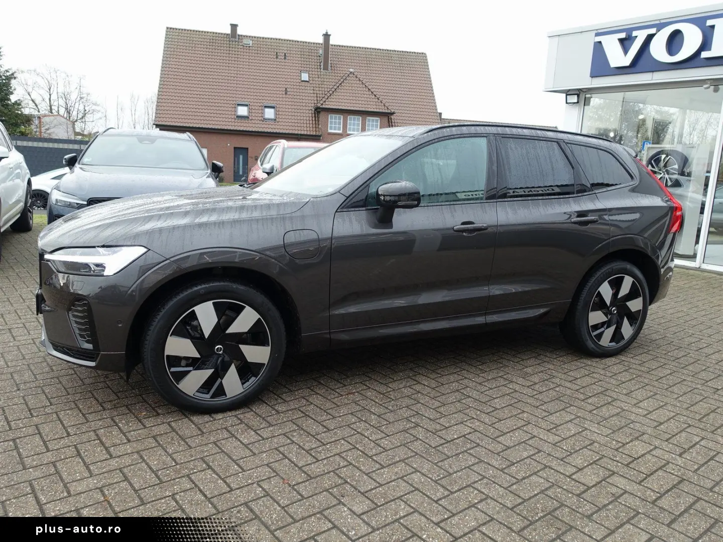 VOLVO XC60 Plus Dark T6 AWD Plug-in 360  Pano H&K