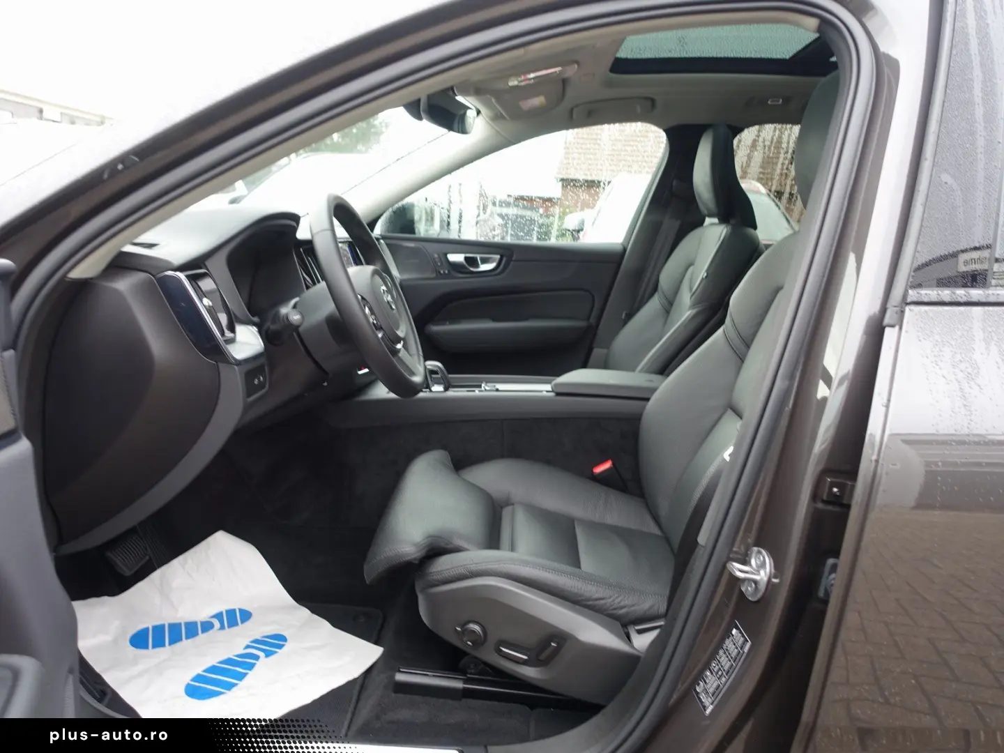 VOLVO XC60 Plus Dark T6 AWD Plug-in 360  Pano H&K