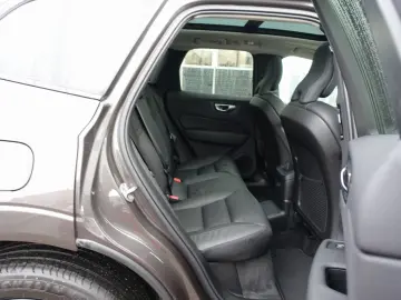 VOLVO XC60 Plus Dark T6 AWD Plug-in 360  Pano H&K