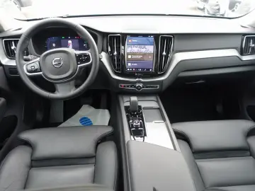 VOLVO XC60 Plus Dark T6 AWD Plug-in 360  Pano H&K