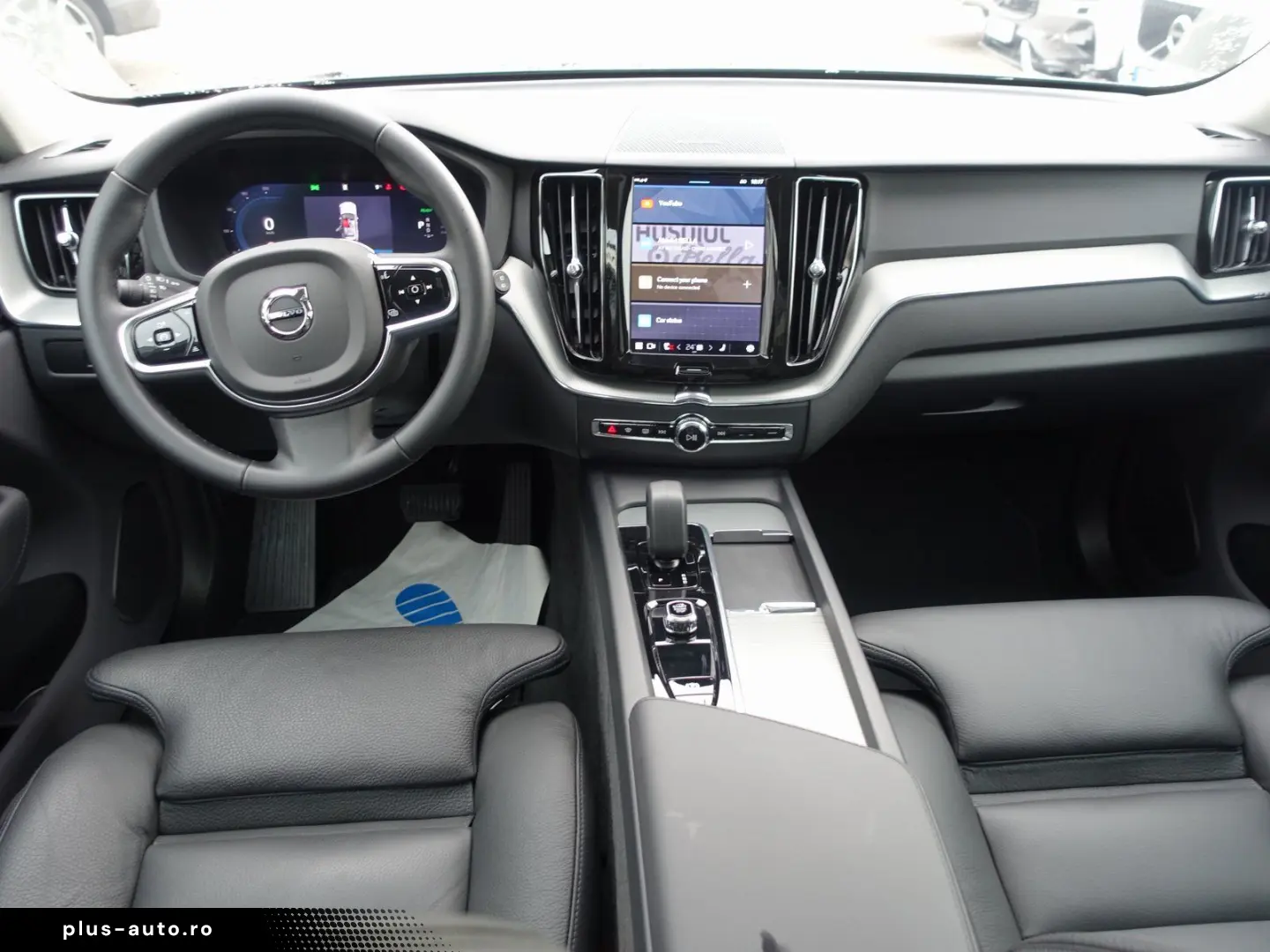 VOLVO XC60 Plus Dark T6 AWD Plug-in 360  Pano H&K