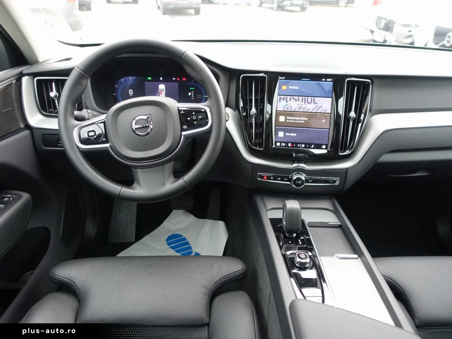 VOLVO XC60 Plus Dark T6 AWD Plug-in 360  Pano H&K