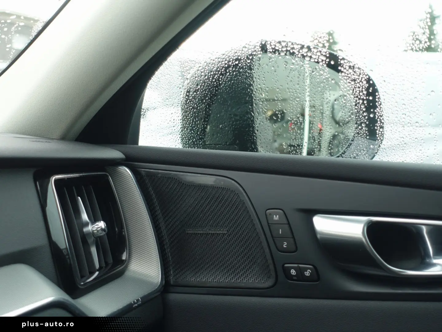 VOLVO XC60 Plus Dark T6 AWD Plug-in 360  Pano H&K