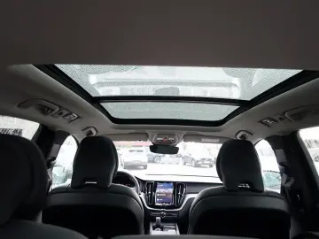 VOLVO XC60 Plus Dark T6 AWD Plug-in 360  Pano H&K