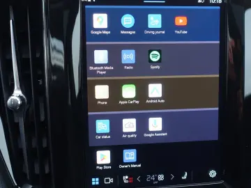 VOLVO XC60 Plus Dark T6 AWD Plug-in 360  Pano H&K