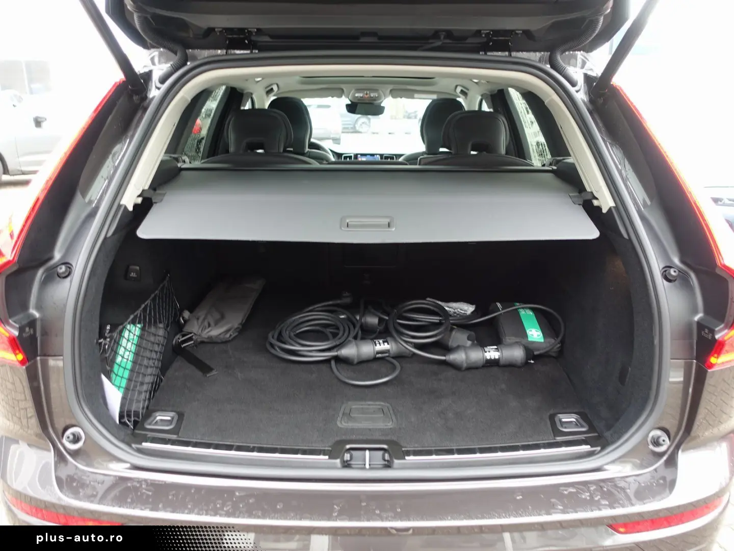 VOLVO XC60 Plus Dark T6 AWD Plug-in 360  Pano H&K