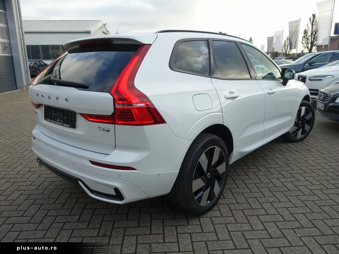VOLVO XC60 Plus Dark T6 AWD Plug-in  360  H&K Pano
