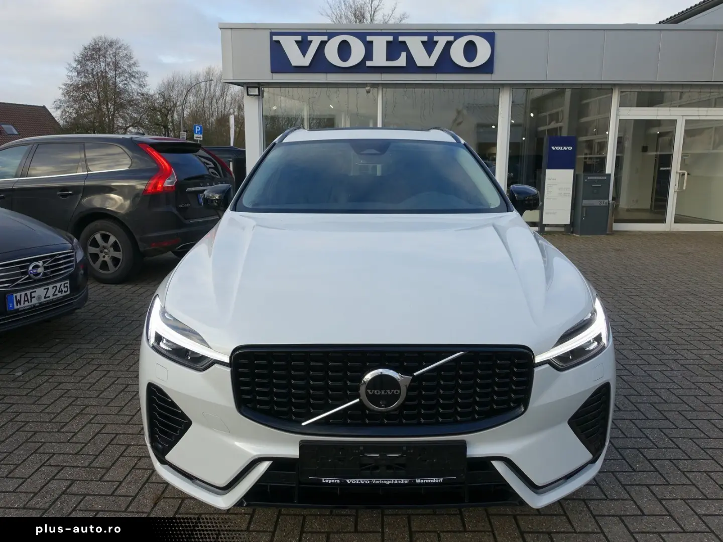 VOLVO XC60 Plus Dark T6 AWD Plug-in  360  H&K Pano