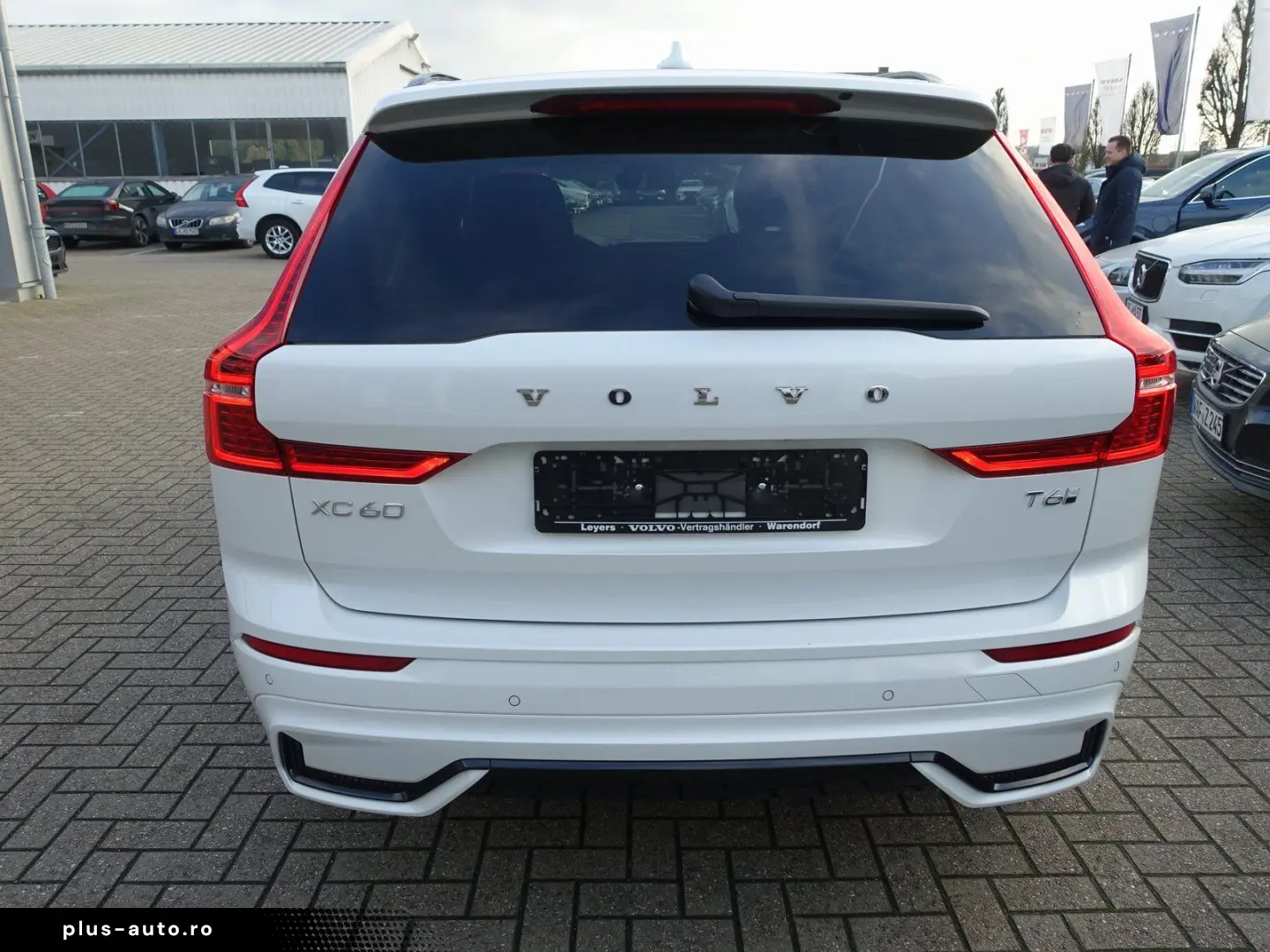 VOLVO XC60 Plus Dark T6 AWD Plug-in  360  H&K Pano