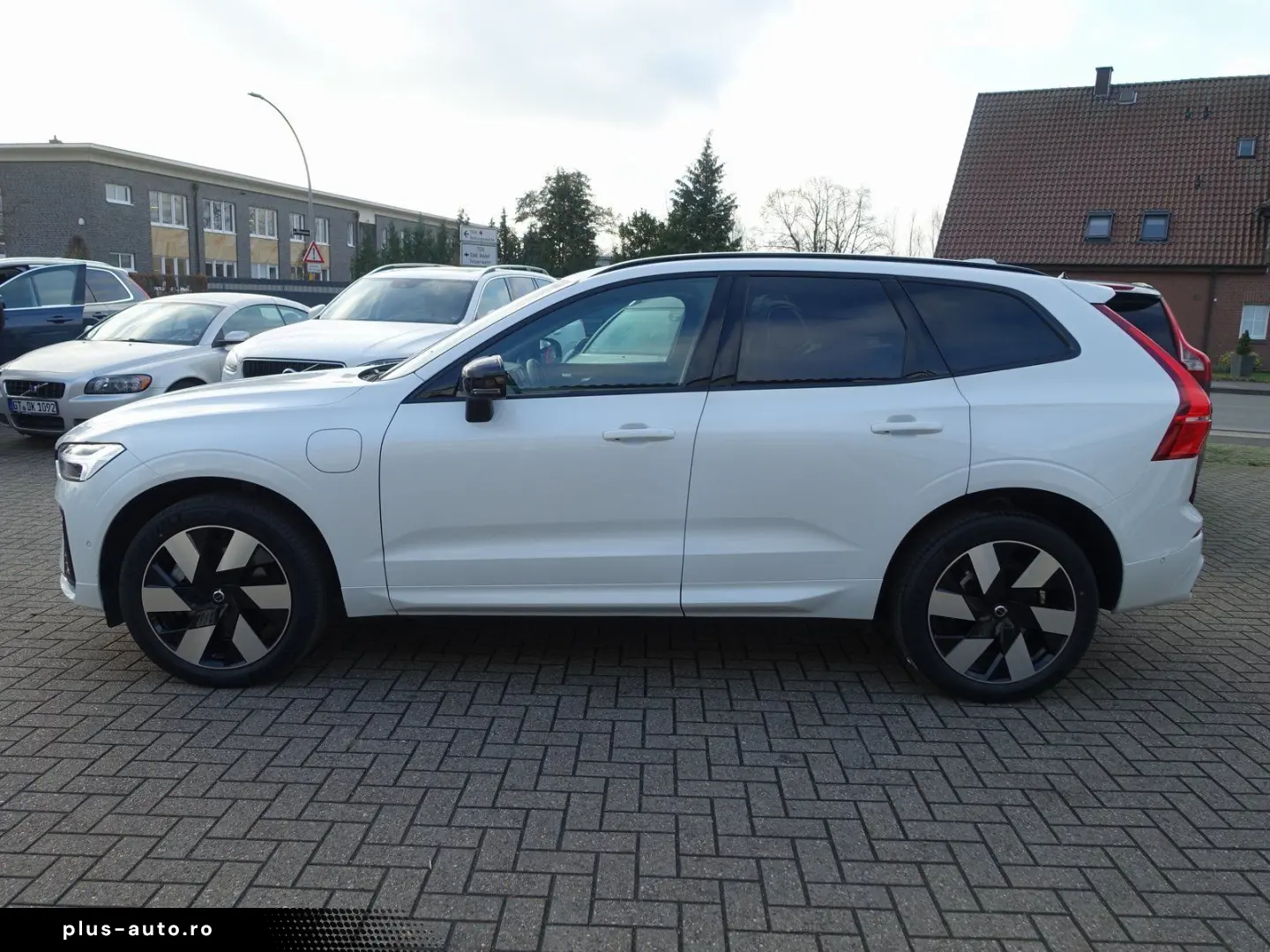 VOLVO XC60 Plus Dark T6 AWD Plug-in  360  H&K Pano