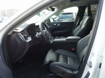 VOLVO XC60 Plus Dark T6 AWD Plug-in  360  H&K Pano