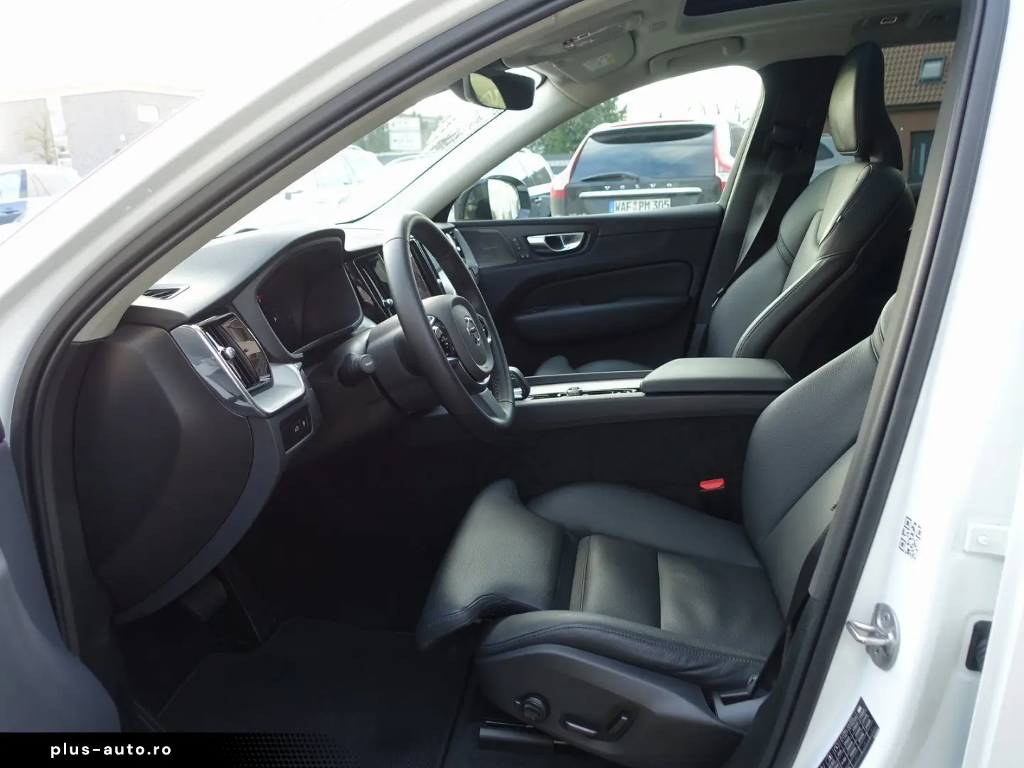 VOLVO XC60 Plus Dark T6 AWD Plug-in  360  H&K Pano