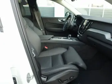 VOLVO XC60 Plus Dark T6 AWD Plug-in  360  H&K Pano