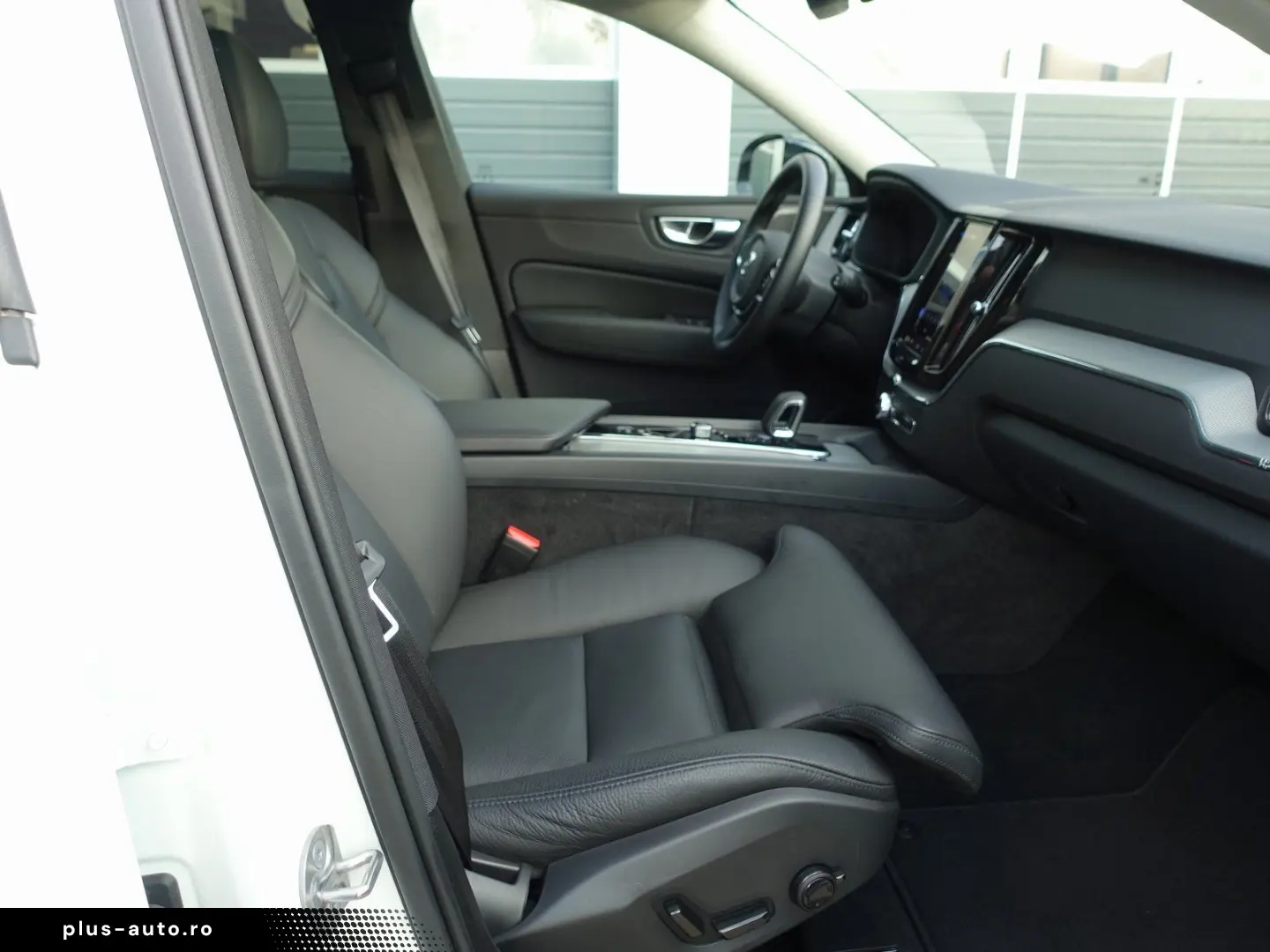 VOLVO XC60 Plus Dark T6 AWD Plug-in  360  H&K Pano