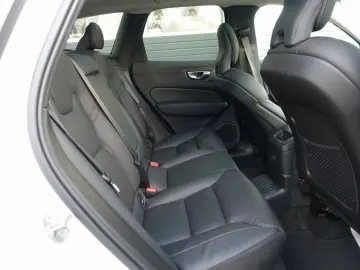 VOLVO XC60 Plus Dark T6 AWD Plug-in  360  H&K Pano