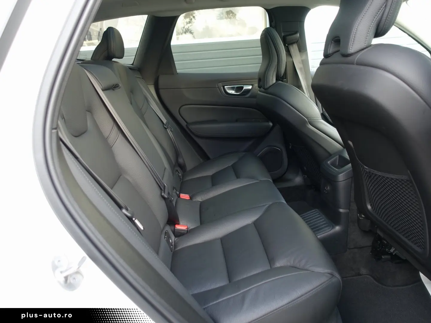 VOLVO XC60 Plus Dark T6 AWD Plug-in  360  H&K Pano