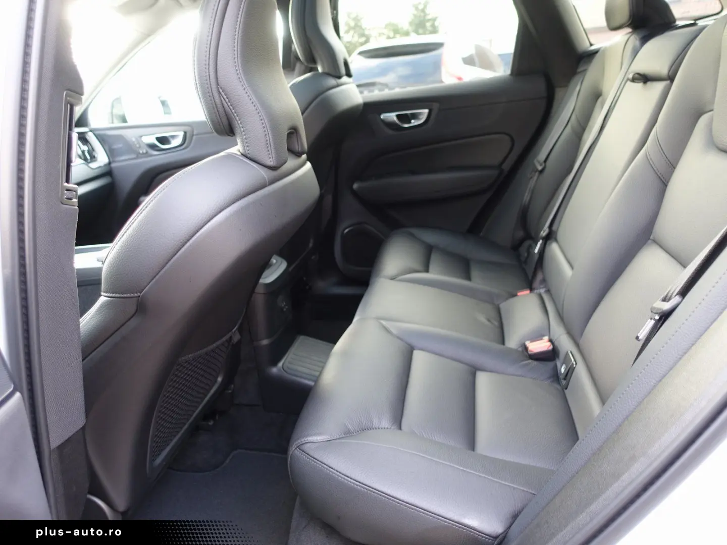 VOLVO XC60 Plus Dark T6 AWD Plug-in  360  H&K Pano