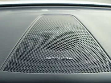 VOLVO XC60 Plus Dark T6 AWD Plug-in  360  H&K Pano