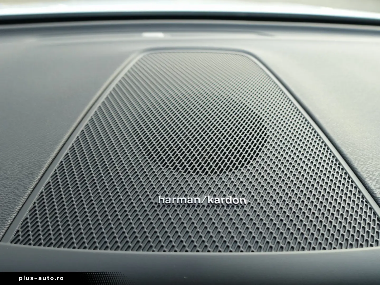 VOLVO XC60 Plus Dark T6 AWD Plug-in  360  H&K Pano