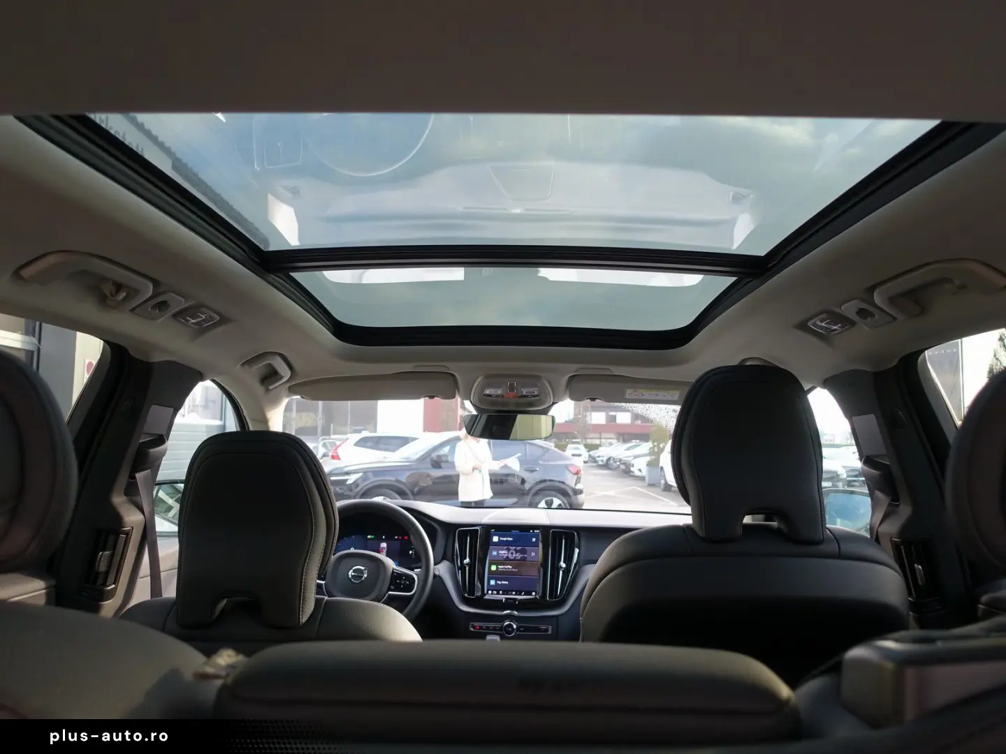 VOLVO XC60 Plus Dark T6 AWD Plug-in  360  H&K Pano